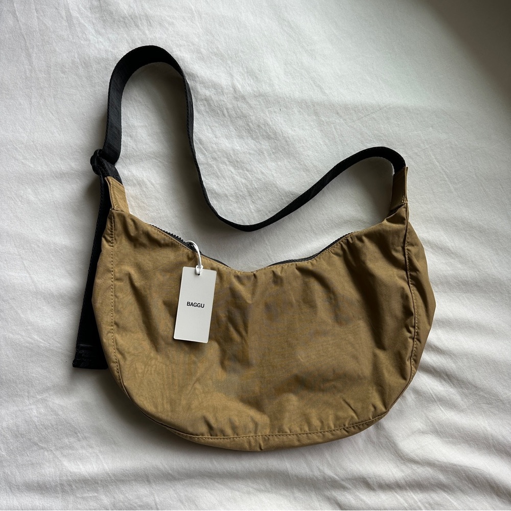 BAGGU Medium Nylon Crescent Bag (Dark Khaki)
